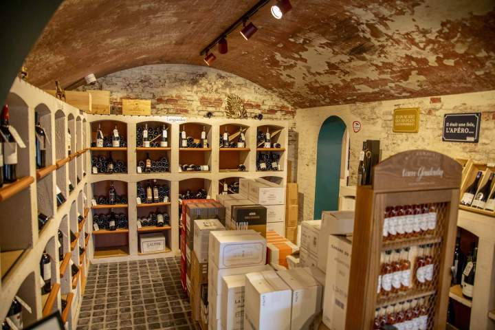 Nous vous proposons une sélection variée de vins, de spiritueux et de bières.